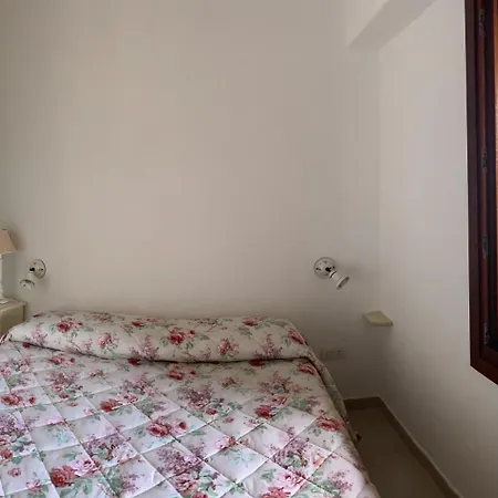 Affittasardegna-casa La Pelosa 3 Feriehus *